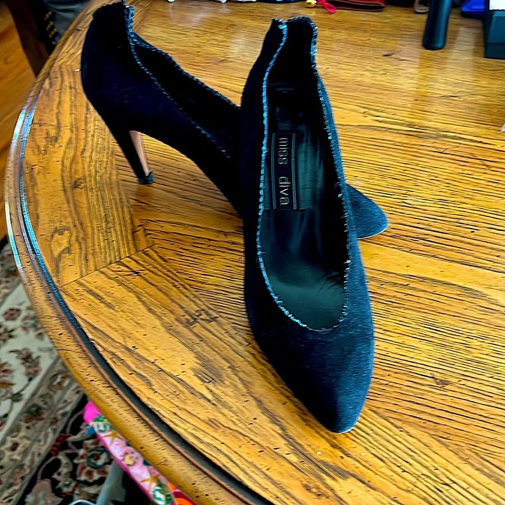 MissDivaFromUK BlackSuede 3”pierced heel (curved) ScallopedTrim Splitsuede@ankle